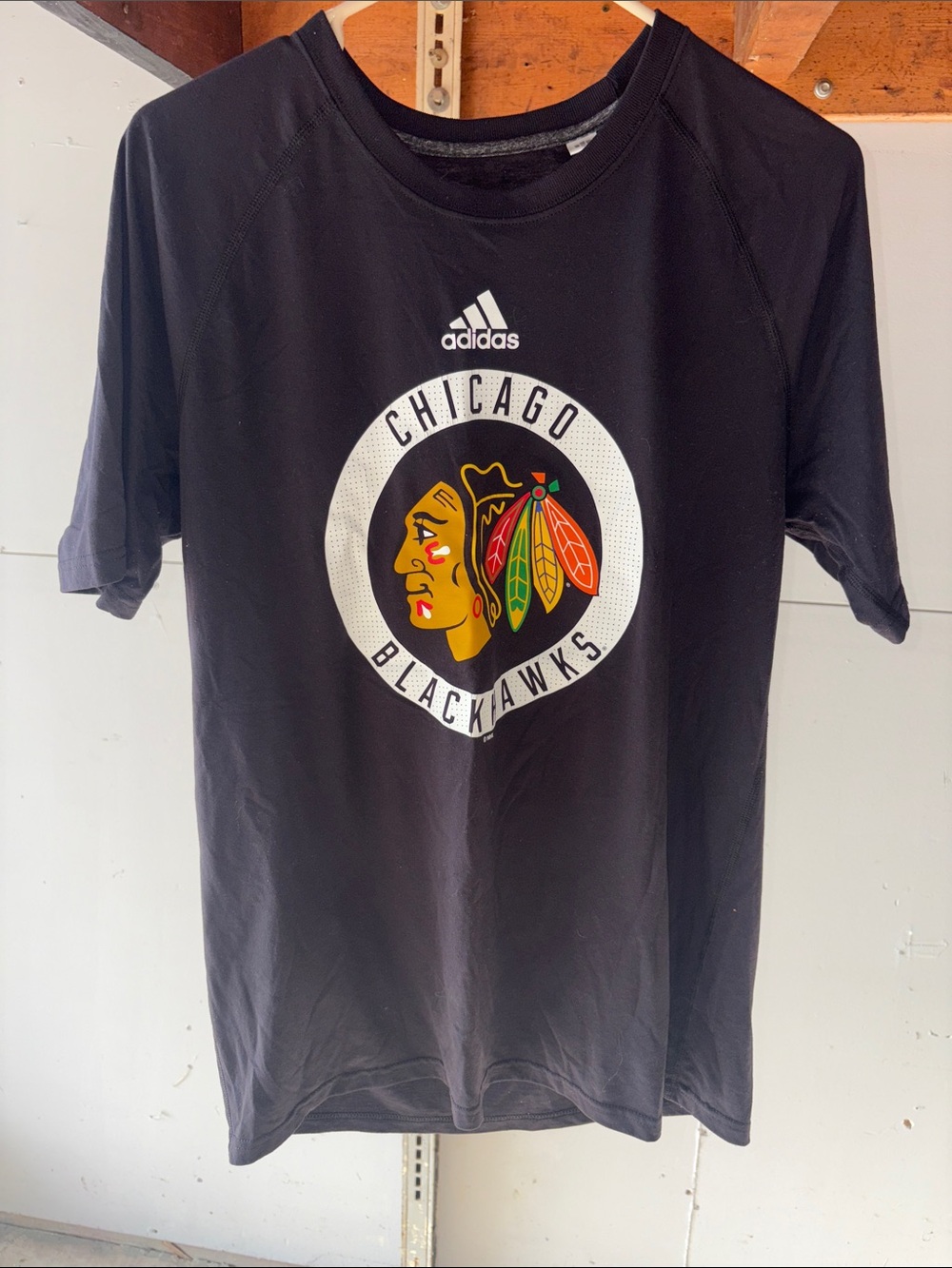 Chicago Blackhawks Adidas T-Shirt, Size Adult Large